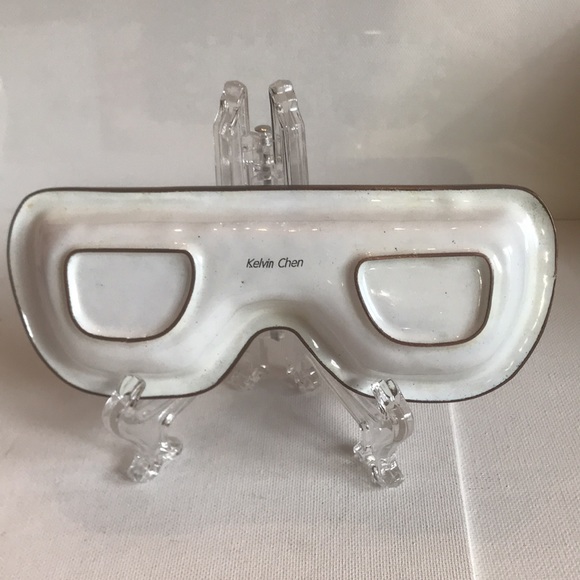Kelvin Chen Enamel Eyeglass Holder - Picture 4 of 6